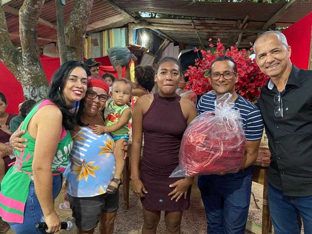 Camacã: Prefeitura homenageia as Mães da Portelinha I através do Projeto Brechó Solidário.
